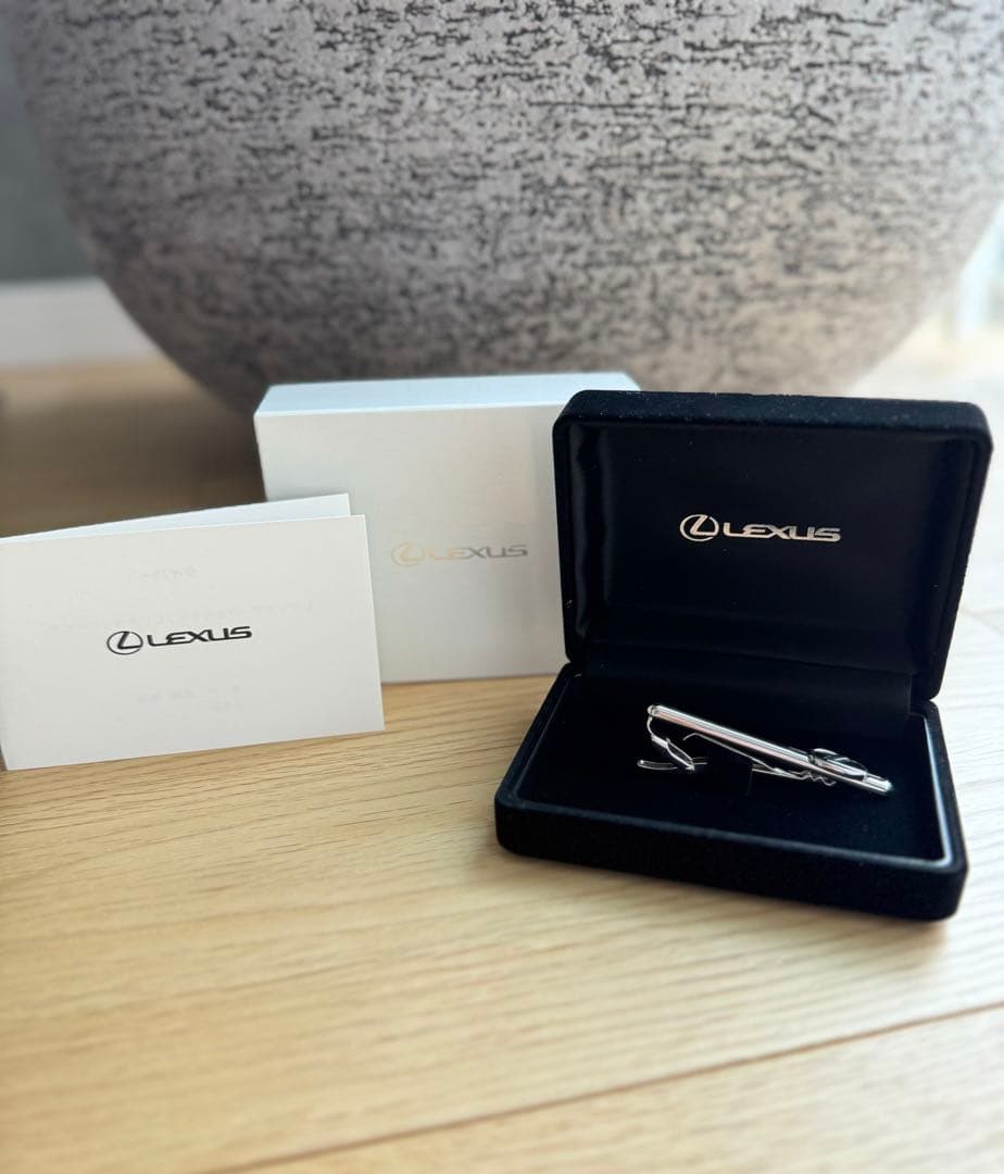 新品未使用 LEXUS レクサス ネクタイピン 箱付き シルバー ロゴ刻印