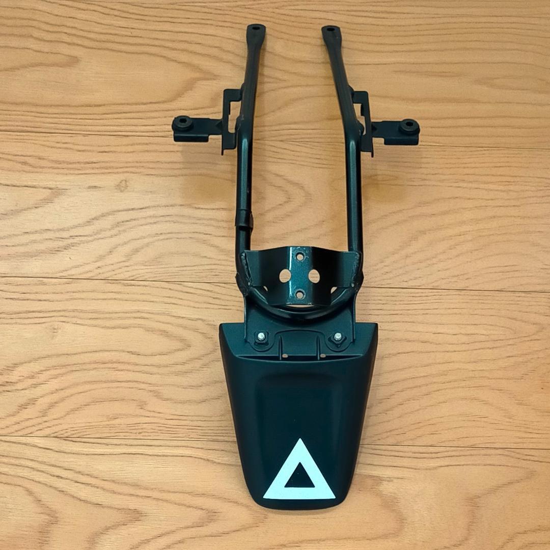 エイプ100 (型式HC07) 純正リアフェンダーステー 三角マーク - メルカリ