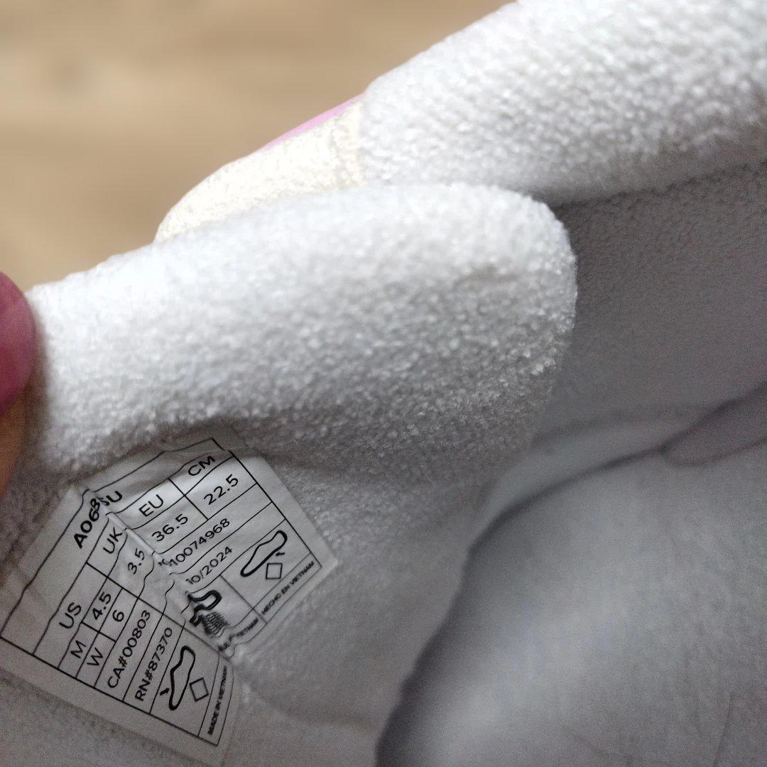 alo yoga ピンクリカバリーモードスニーカー 新品靴紐付き22.5cm