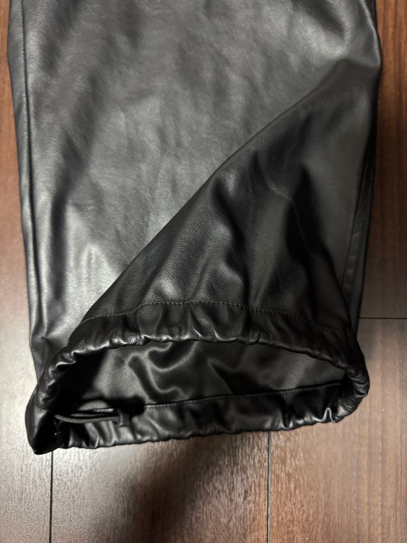 美品】ディーゼル Dロゴ付ダーツ加工エコレザーパンツ D-MARTY-LTHF