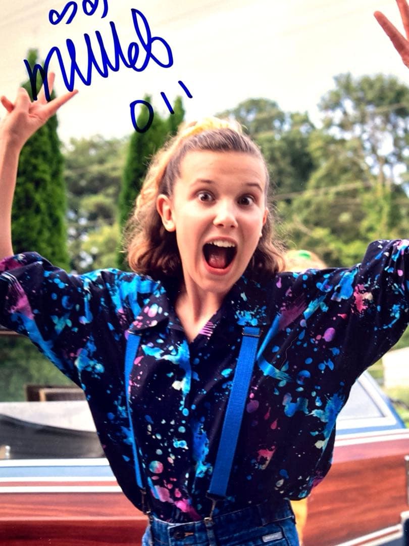 ミリー・ボビー・ブラウン直筆サイン入り超大型写真… - メルカリ