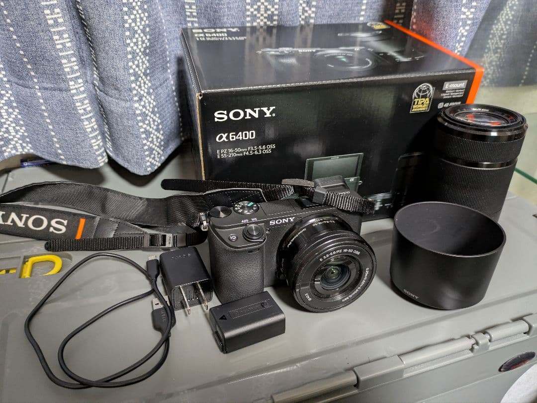 SONY α6400 ダブルズームレンズキット ミラーレス一眼カメラ「α6400」ダブルズームレンズキット（シルバー