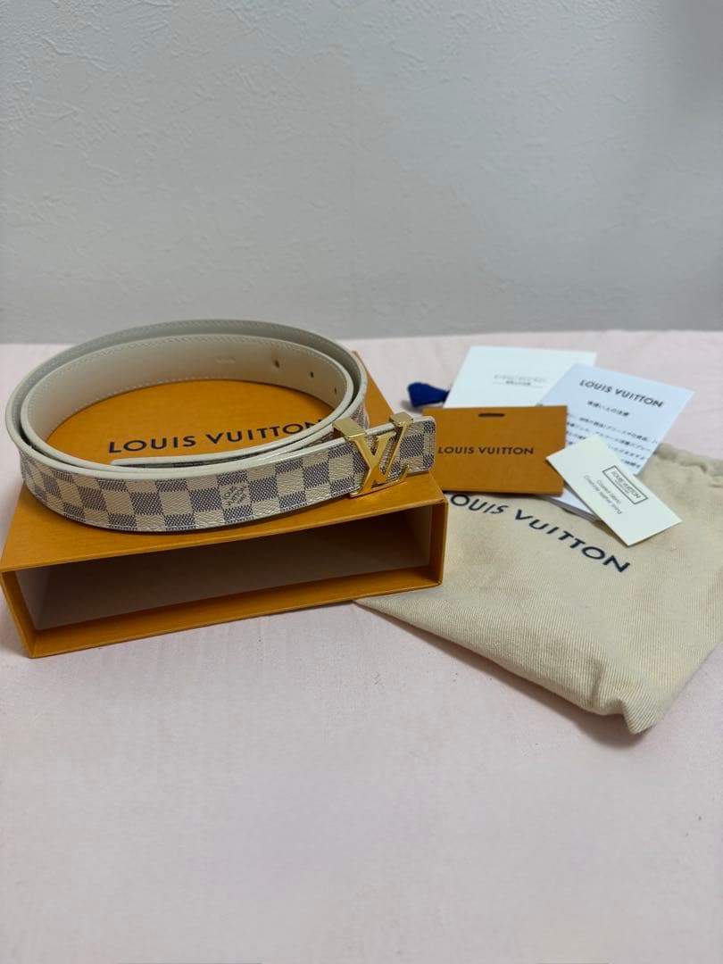 LOUIS VUITTON ルイヴィトン ダミエアズール LVロゴ ベルト ルイヴィトン/ベルト/アズール/サイズ：85CM □幅40mmの買取実績