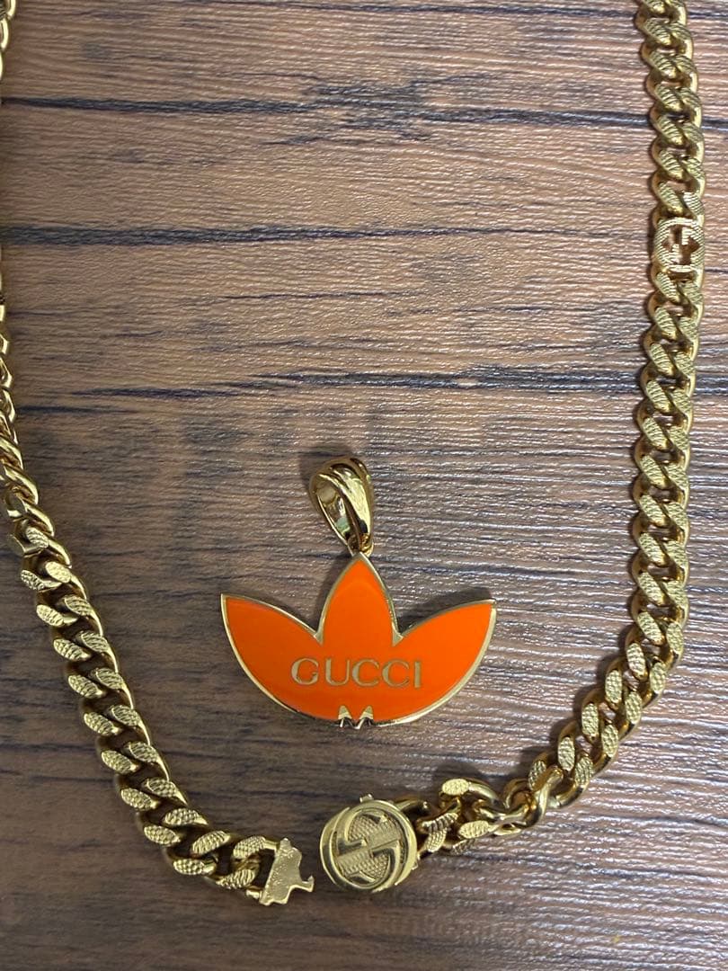 GUCCI×ADIDAS コラボ ゴールド インターロッキング street - メルカリ