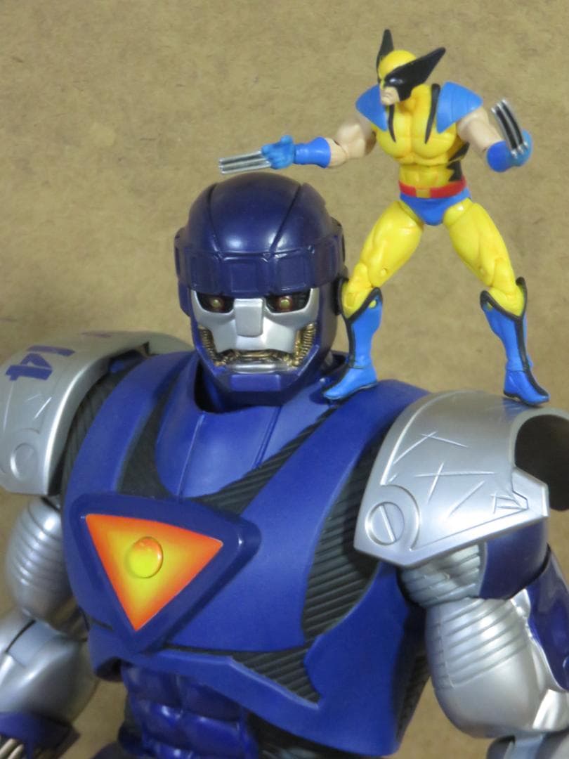 ふ*み様 中古品　X-MENウルヴァリン マーベルユニバース　センチネル　全高４ TOYBIZ (トイビズ) フィギュア ウルヴァリン Marvel Uncanny X-Men