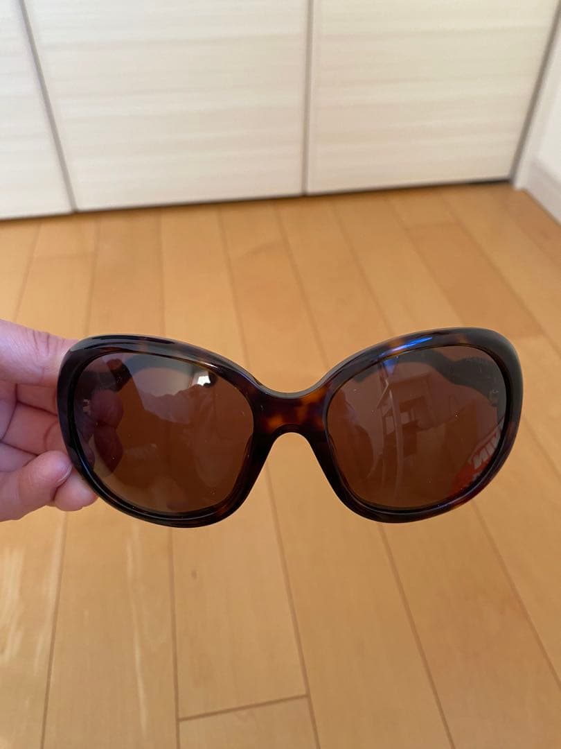 PRADA ブラウンキャットアイサングラス - メルカリ