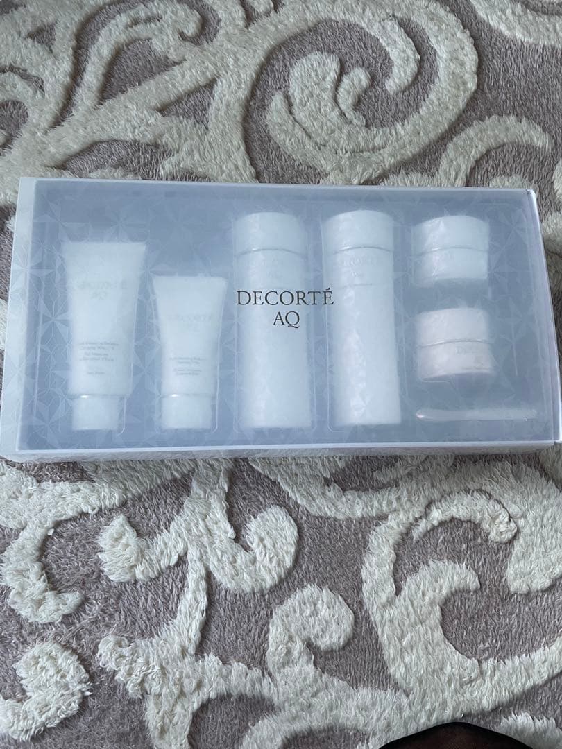 Juri　コスメデコルテ　AQ ブライト　ラディアンスコフレI コスメデコルテ / AQ ブライト ラディアンス コフレIの公式商品情報