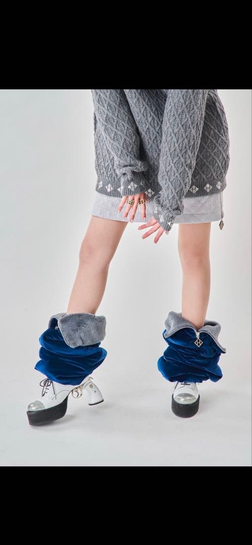 最終値下げ！hazama 誰もに向けたルーズレッグウォーマー - メルカリ