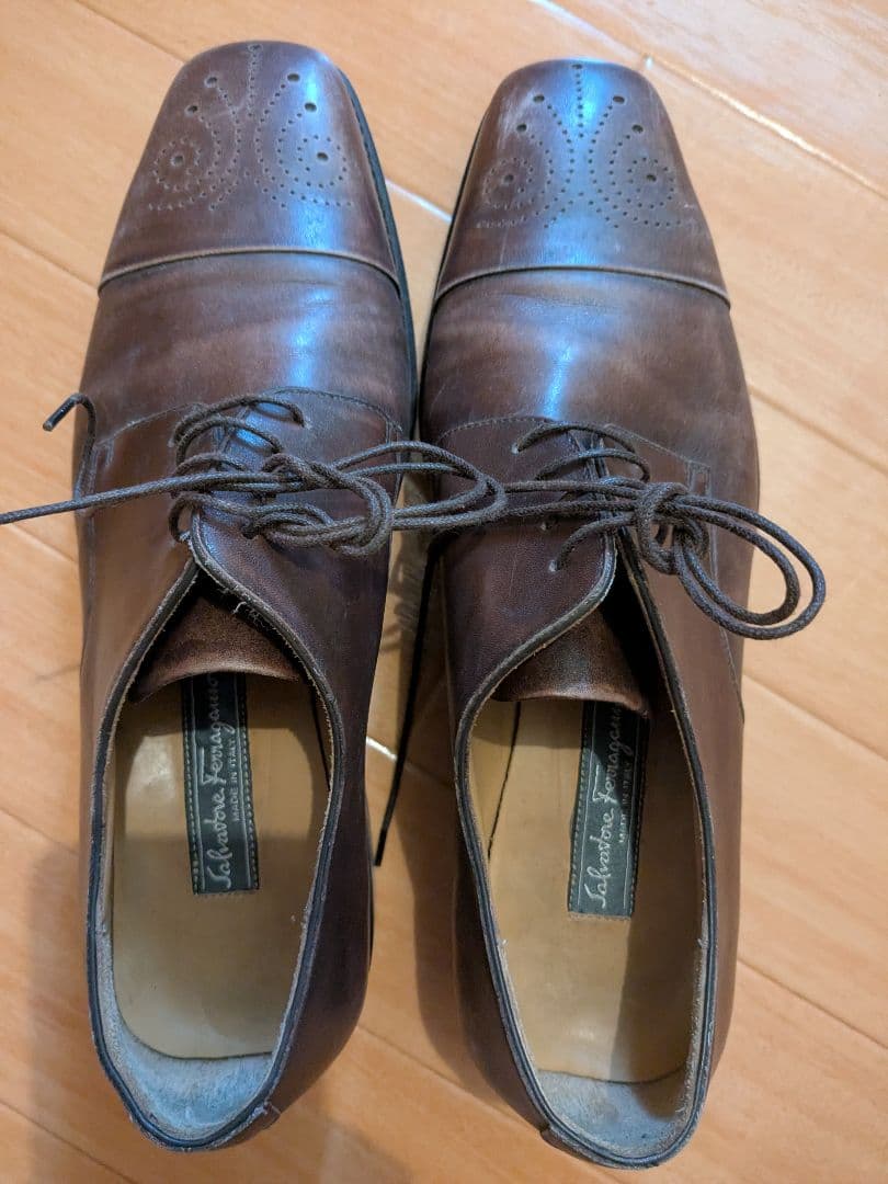 Salvatore Ferragamo ブラウン ドレスシューズの通販はau PAY