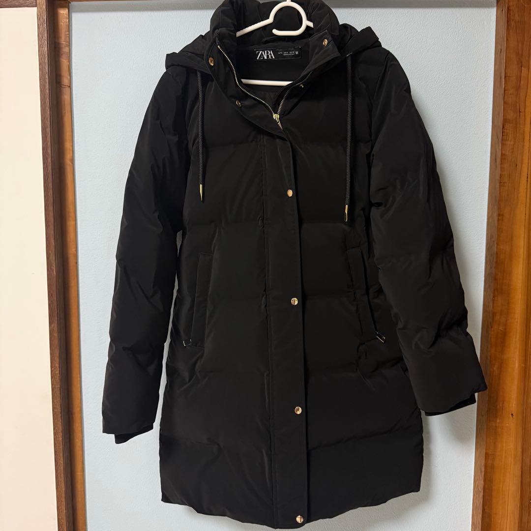 新品】ZARAフード付きセミロングダウンジャケット ブラックS - メルカリ