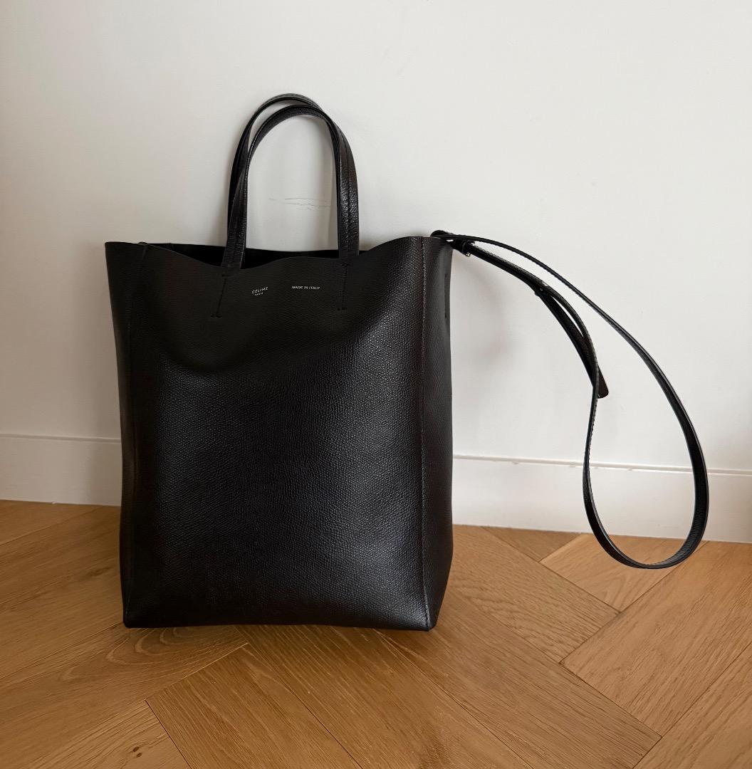 CELINE フィービー期 旧ロゴ カバ スモール ブラック 新品 - メルカリ