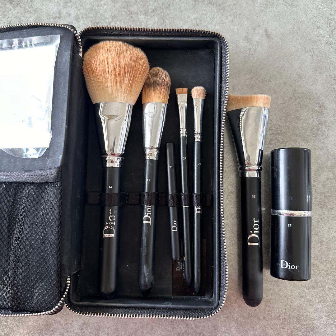 希少完売品】新品 Dior BACKSTAGE 1周年記念 ブラシセット - メルカリ