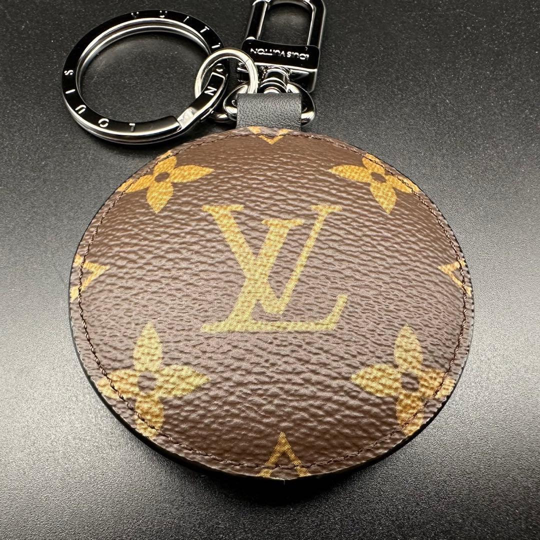 未使用級✨ ルイヴィトン キーホルダー M68307 ロゴ 刻印 1382