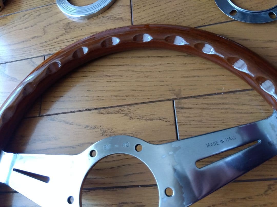 【NARDI Classic】32.5Φ〜 33Φ ウッドステアリング　ナルディ