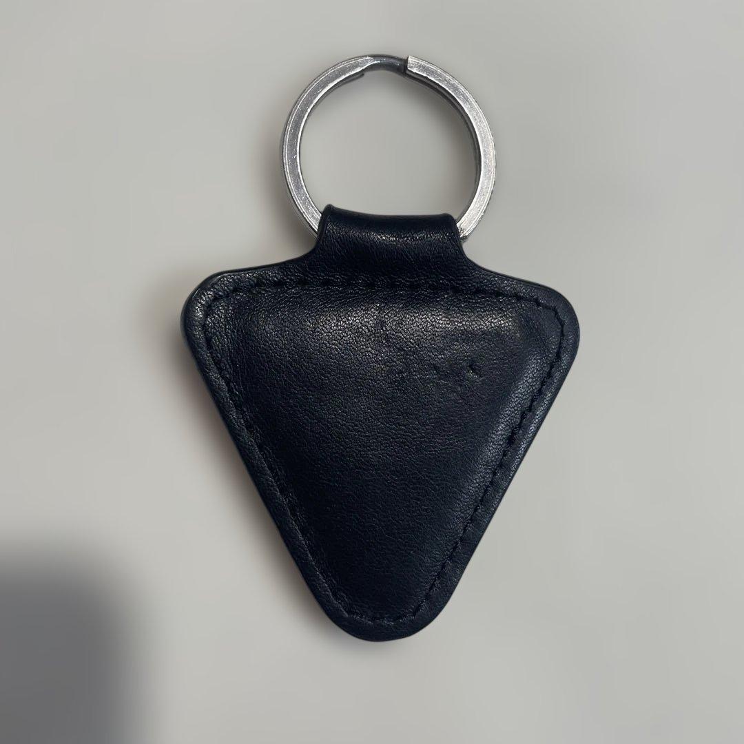TRIUMPH レザーキーホルダー 三角形 黒 - メルカリ