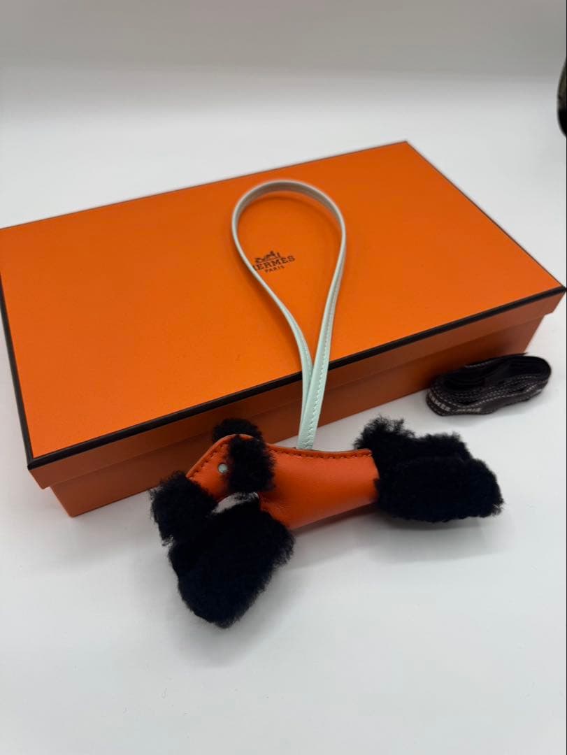 新品未使用 HERMES エルメス バディチャーム オレンジ ノワール - メルカリ