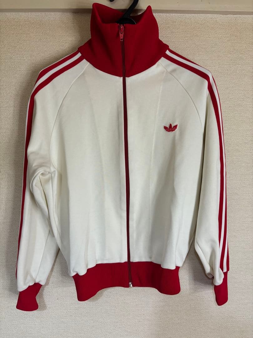 80's adidas トラックジャケット　デサント製　赤 白 80s adidas トラックジャケット ジャージ デサント 赤 白 4号 - メルカリ