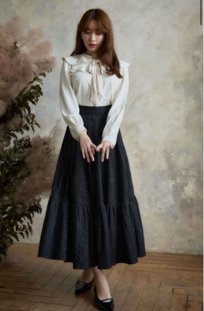 美品】Herlipto Floral Jacquard Volume Skir - メルカリ