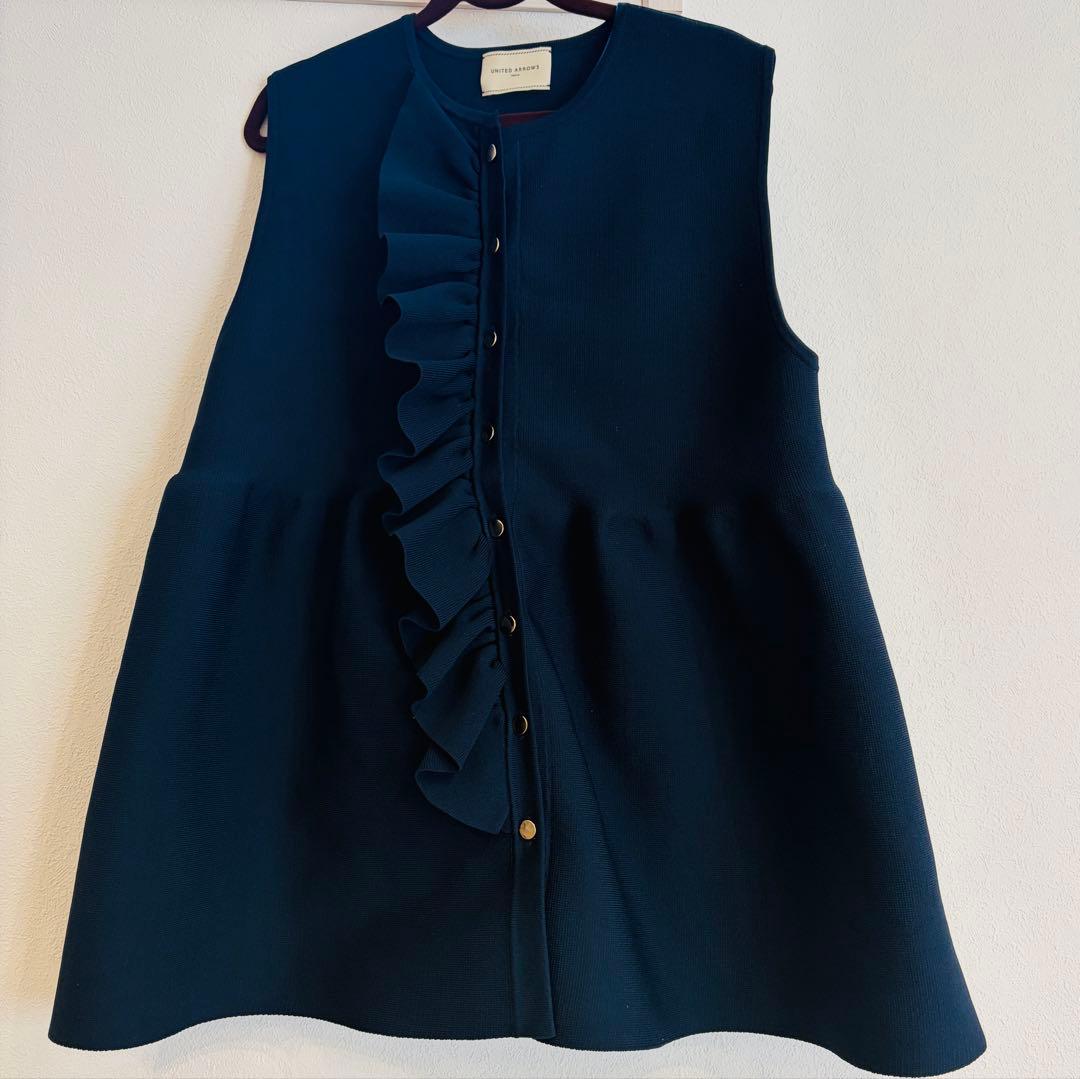 UNITED ARROWS ネイビー フリルニットベスト - メルカリ