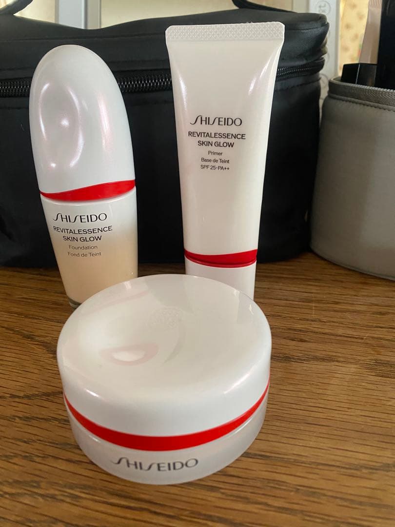 SHISEIDO スキングロウファンデーション240 プライマーパウダーおまけ付 SHISEIDO スキングロウファンデーション240 プライマーパウダーおまけ
