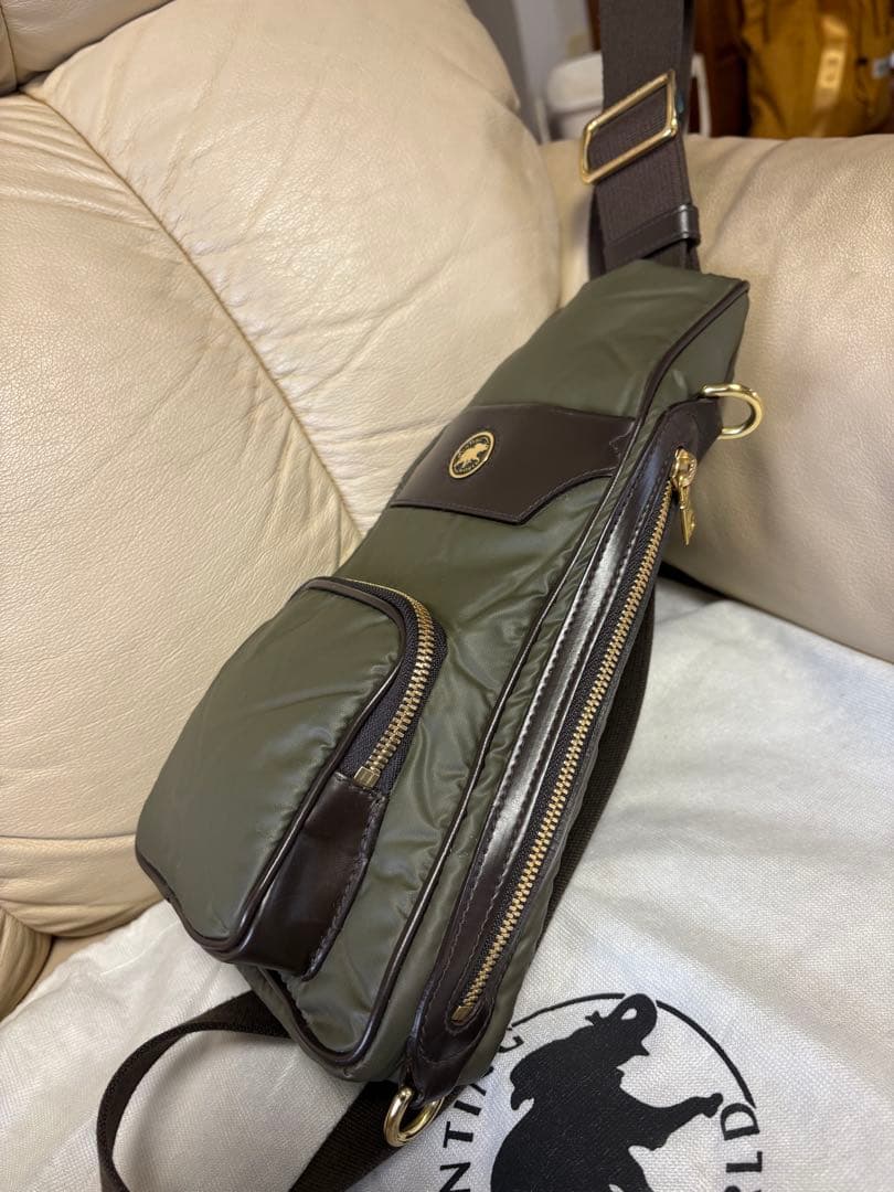 ハンティングワールド ボディバッグ バチューレザー モスグリーン 美品