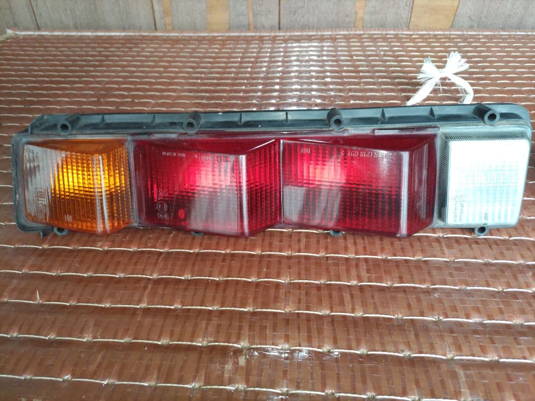 48年式日産サニーKB210 GX用テールランプ 左右セット 48年式日産サニーKB210 GX用テールランプ 左右セット 48年式日産サニー