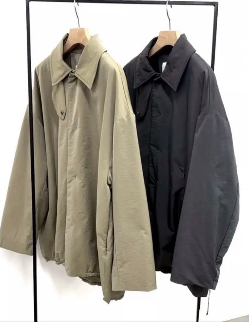 セール　CLOCHE クロッシェ ステンカラー中綿コート グレー　タグ付 CLOCHE（クロッシェ） スタンドカラーコート 太めタブ付き 程よい丈感