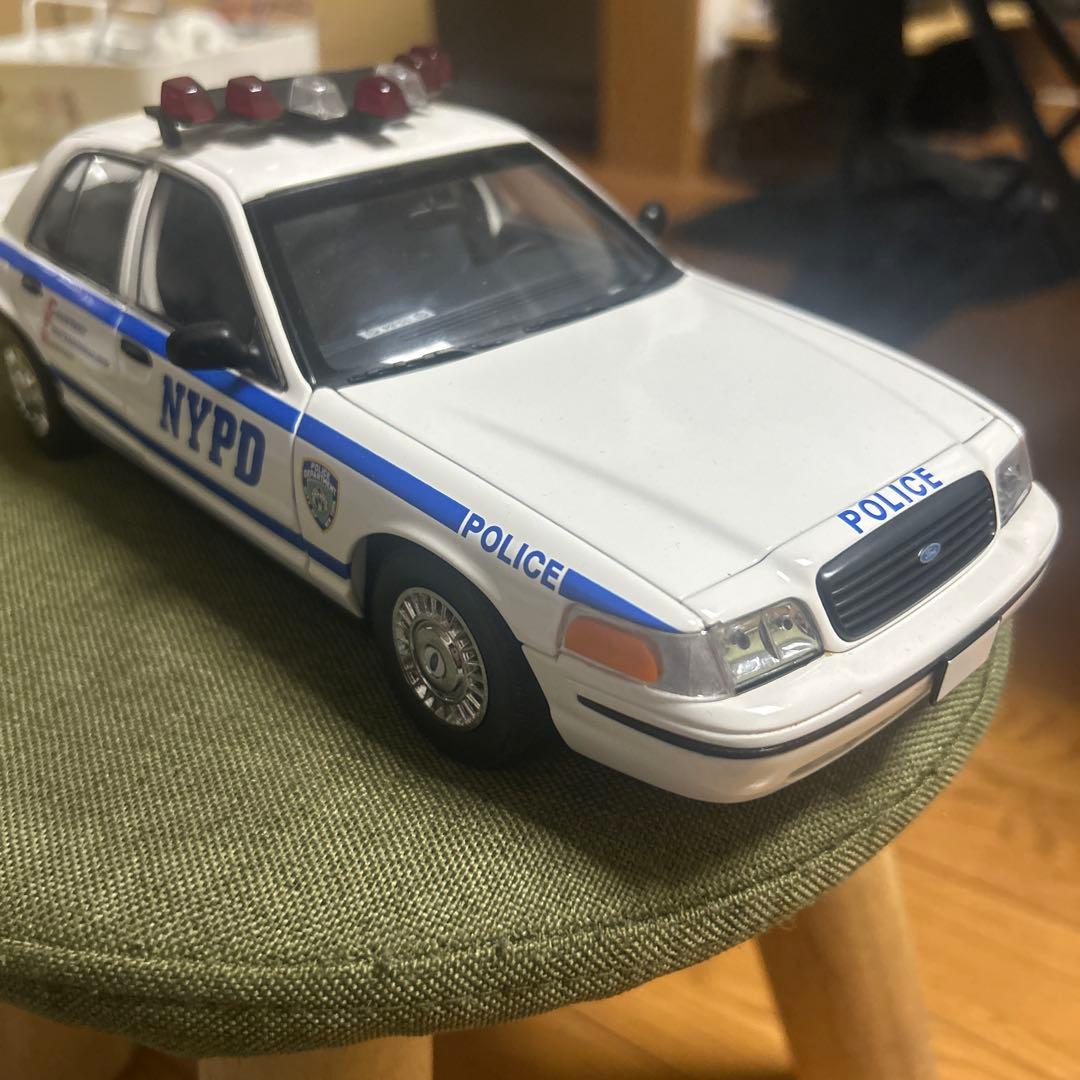1/18スケール オートアート Ford Crown Victoria - メルカリ