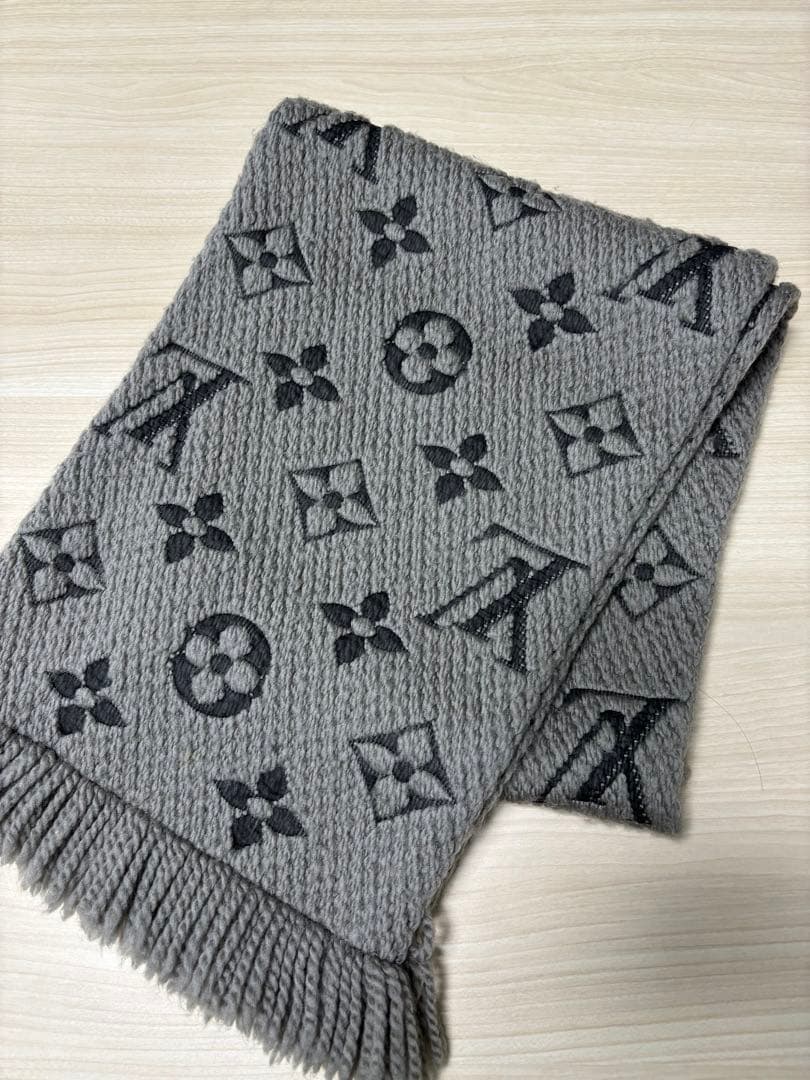 SUZU さま専用♡LOUIS VUITTON エシャルプ ロゴマニア グレー LOUIS