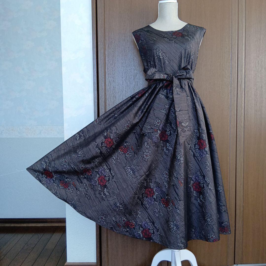 着物リメイク＊黒泥系本場大島紬 花柄＊ノースリーブテント型フレア