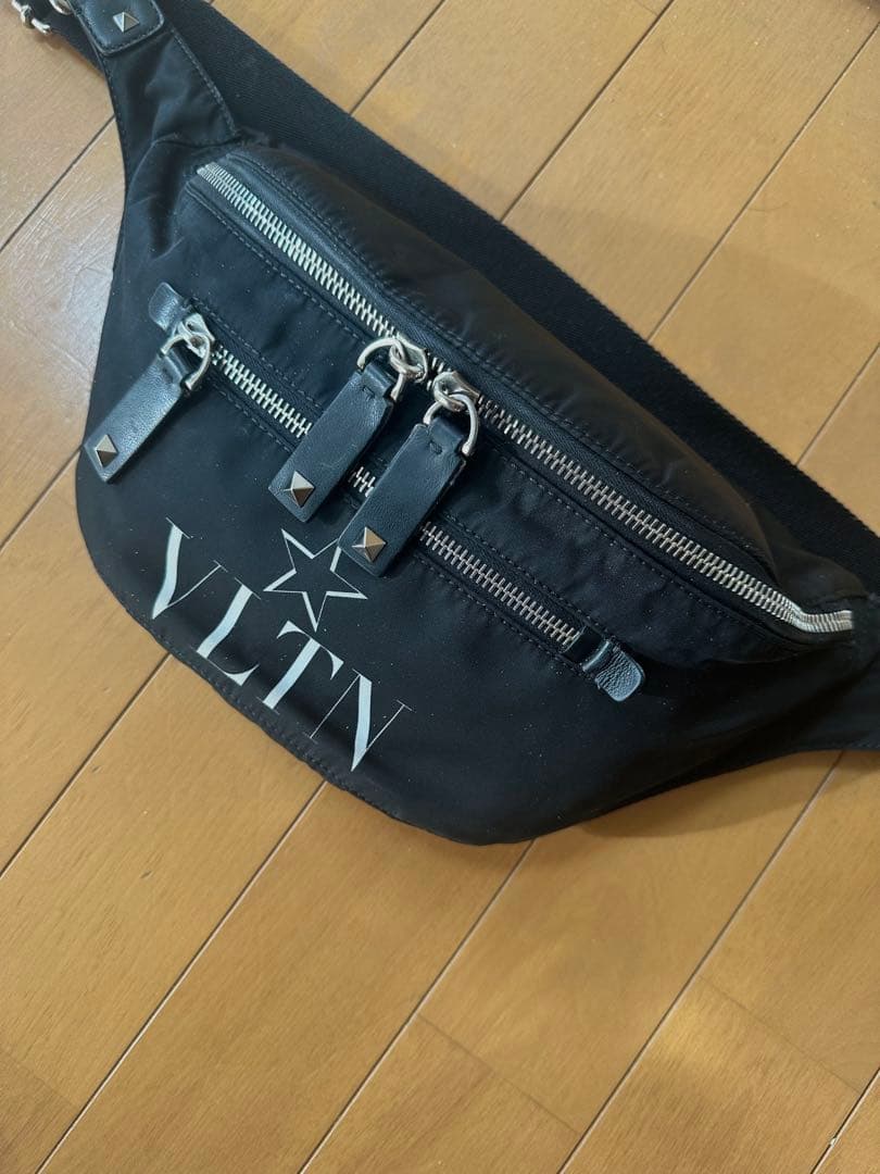 良品！希少VALENTINO（ヴァレンティノ）VLTN ロゴ ボディバッグ 黒 楽天市場】VALENTINO ヴァレンティノ ボディバッグ 4Y2B0719BHY メンズ