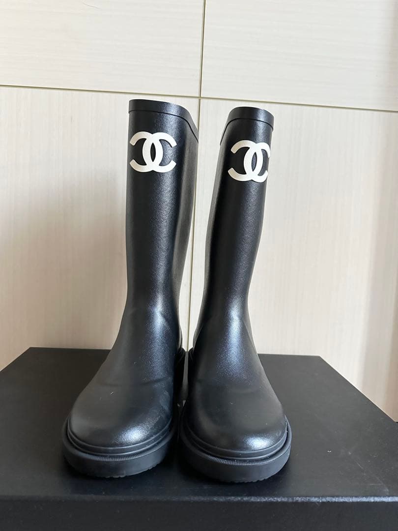 新品未使用CHANEL ブラック 長靴 36ロゴ入り 楽天市場】CHANEL（レインシューズ・長靴｜レディース靴）：靴の通販