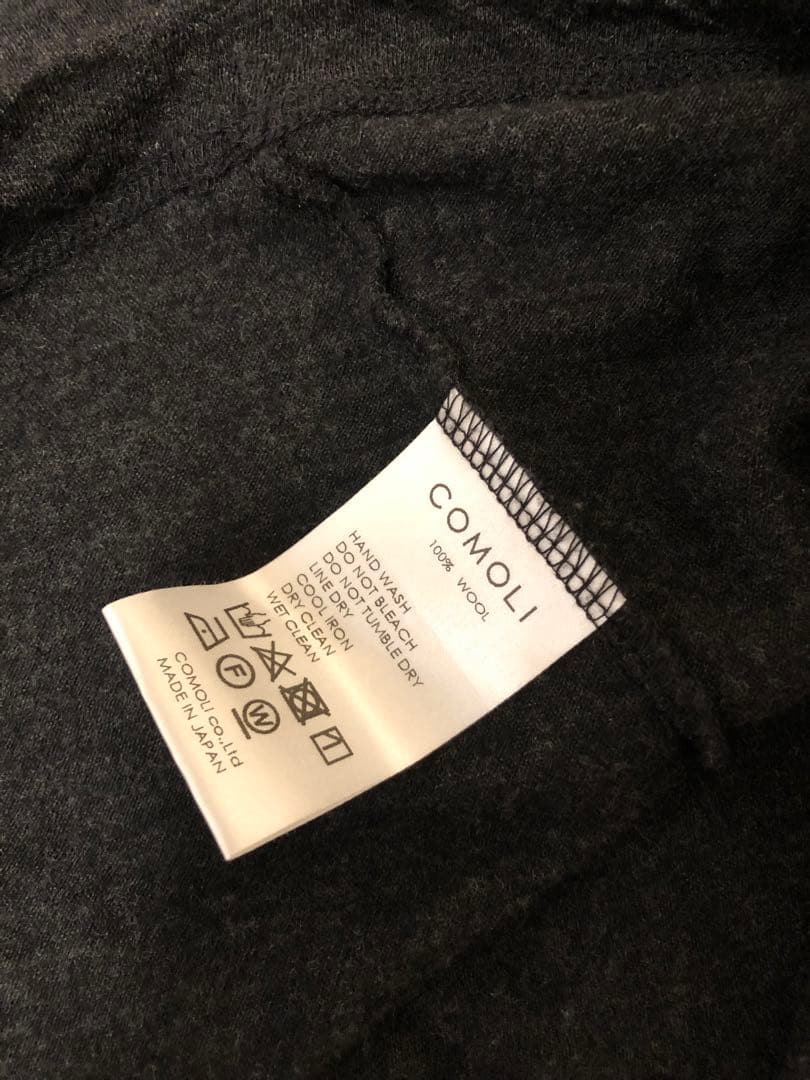 《COMOLI》コモリ ウール天竺クルーネックカットソー 長袖 チャコール M