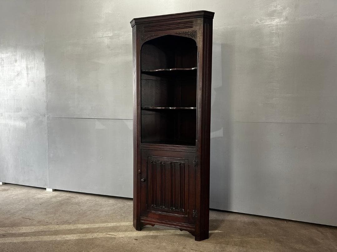 イギリスヴィンテージ コーナーカップボード コーナーキャビネット 食器棚 飾棚 コーナーカップボード | アンティークショップ ジェオグラフィカ ｜E