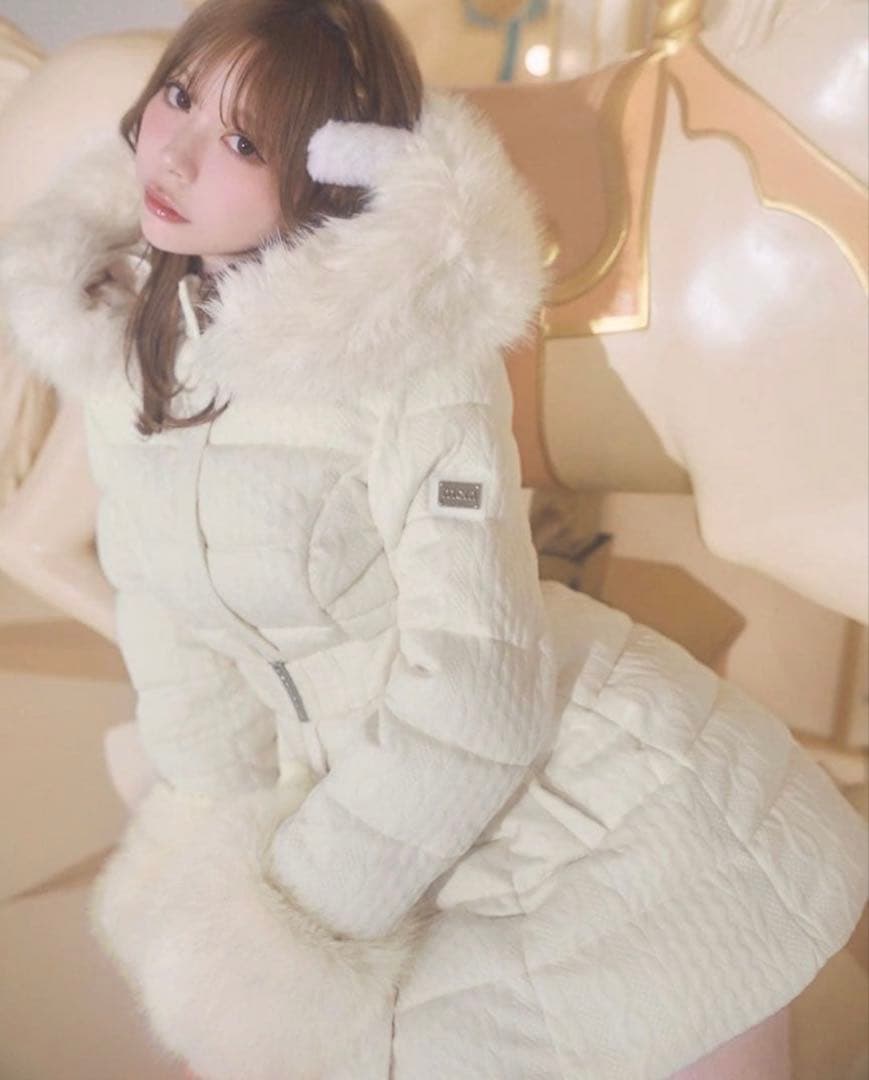 ミシェルマカロン ケーブル柄ベルトダウンコート アイボリー