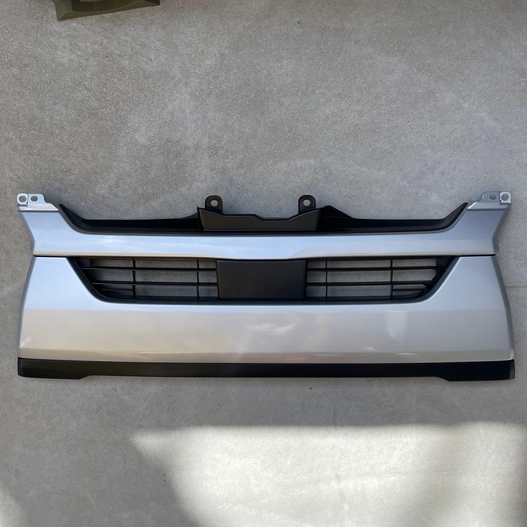 TOYOTA トヨタ 7型ハイエース DX 純正フロントグリル 新車外し 美品