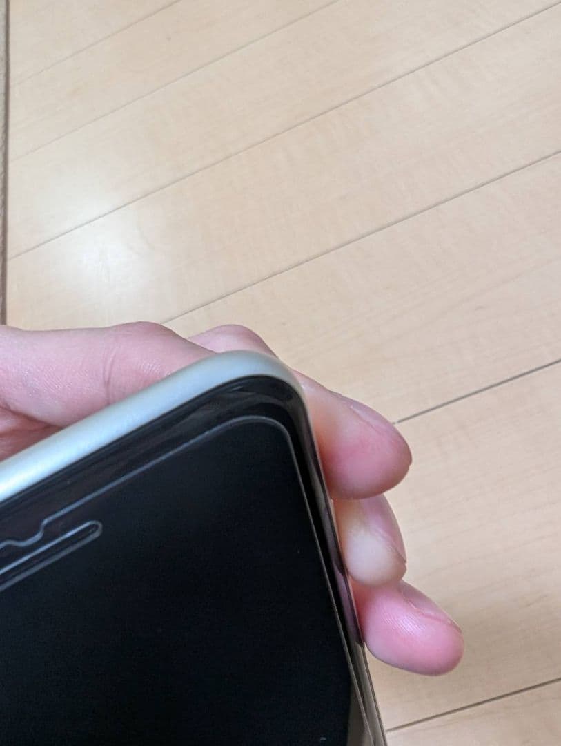 《週末限定価格》【中古、極美品】iPhoneSE第3世代、スターライト 64gb