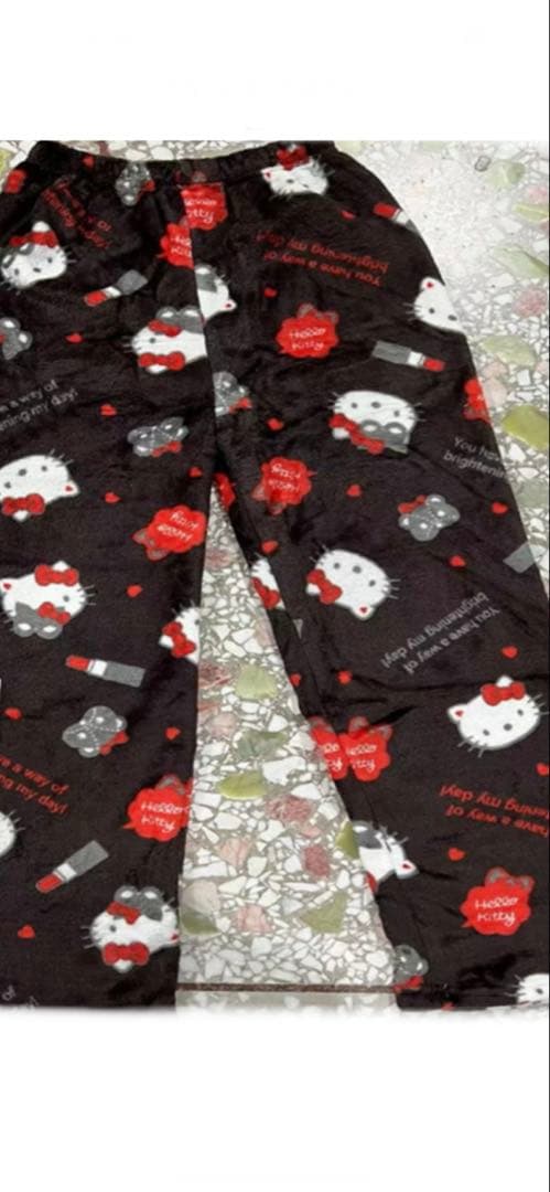 ハローキティモコモコズボン - メルカリ