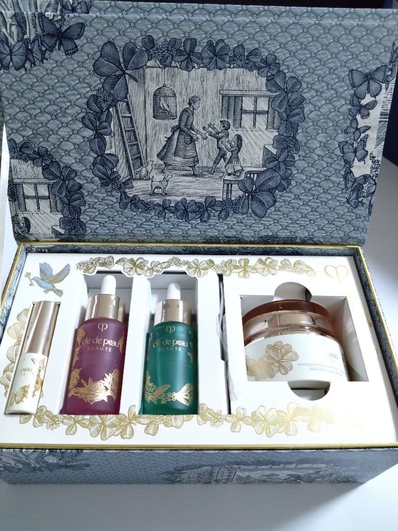 クレドポーボーテラディアンスギフト記念品コフレロワゾブルーラディ