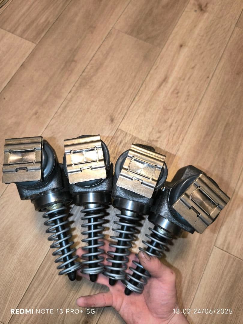 日野純正エキスパンダー4個セット - メルカリ