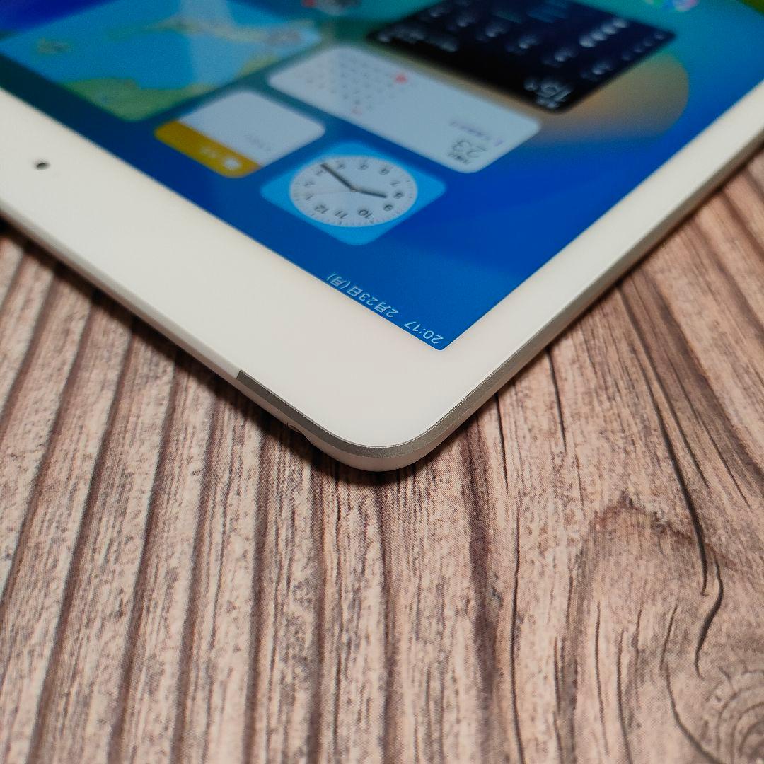 iPad 第8世代 32GB SIMフリー バッテリー96% 新品近い - メルカリ