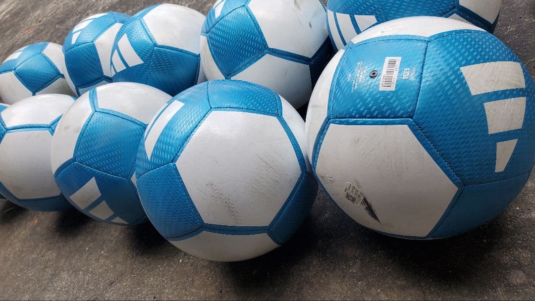 アディダス サッカーボール10個セット 5号 30000円購入→8880円