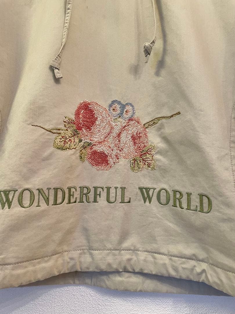 ワンダフルワールド 蔦薔薇刺繍 プルオーバー ベージュ - メルカリ