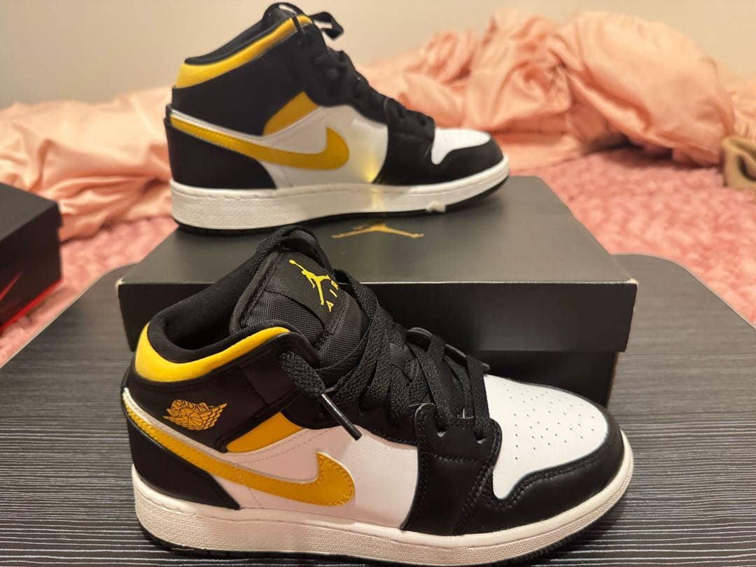 新品NikeAirJordan 1 Mid Taxi エアジョーダン23.5cm NIKE AIR JORDAN 1 MID SE GS 