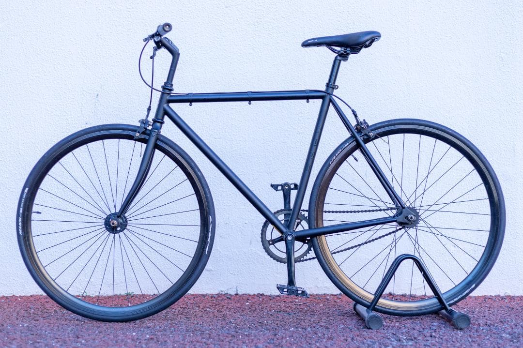 Fuji Feather（ピストバイク）マットブラック　2021年　540mm 10万円以下で購入できるピストバイク、FUJI FEATHERがBROTURES原宿にて