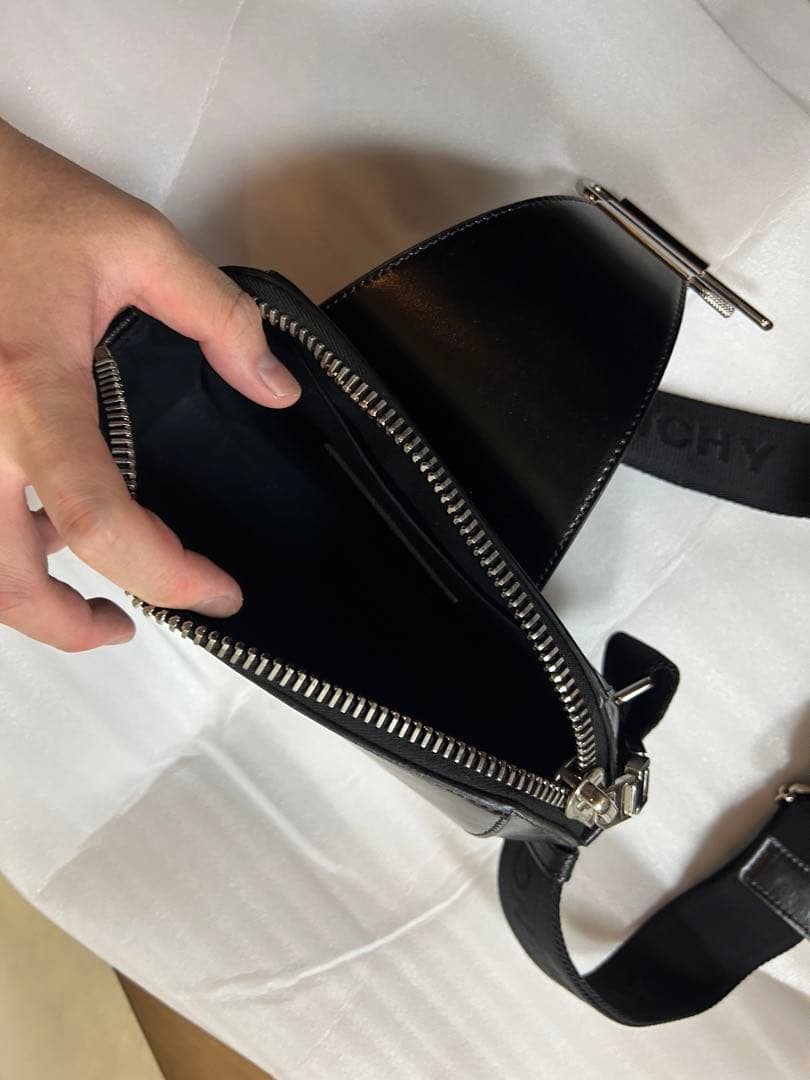 け*い様 【美品】 GIVENCHY MMW期 アンティゴナボディーバック ジバ