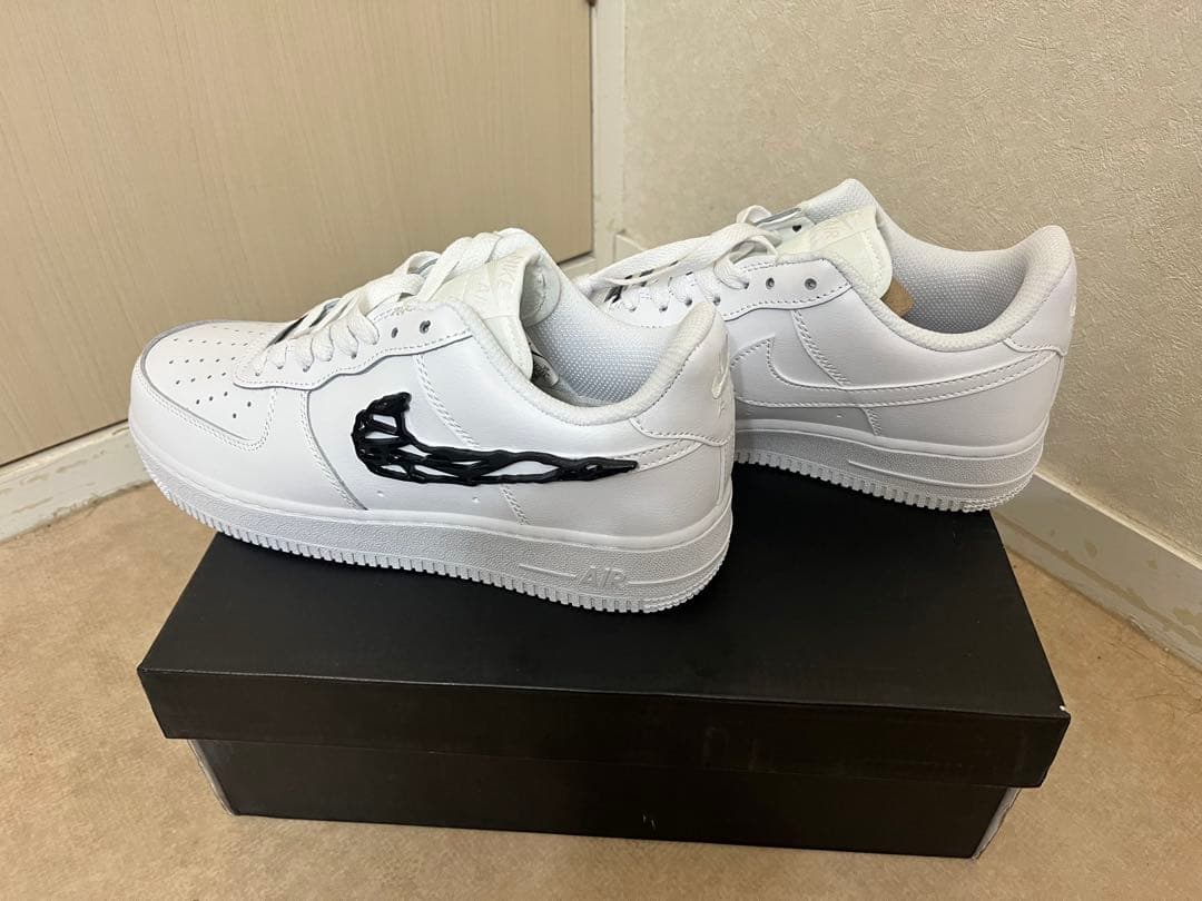 希少サイズ　NIKE WMNS AIR FORCE 1 LX ナイキ NIKE WMNS AIR FORCE 1 '07 LX WHITE/BLACK-WHITE-WHITE（ナイキ