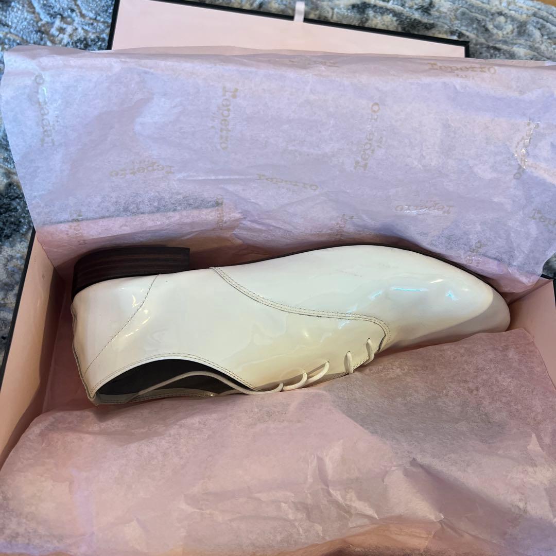 C*s様 Repetto エナメル ホワイト ドレスシューズ 45 - メルカリ