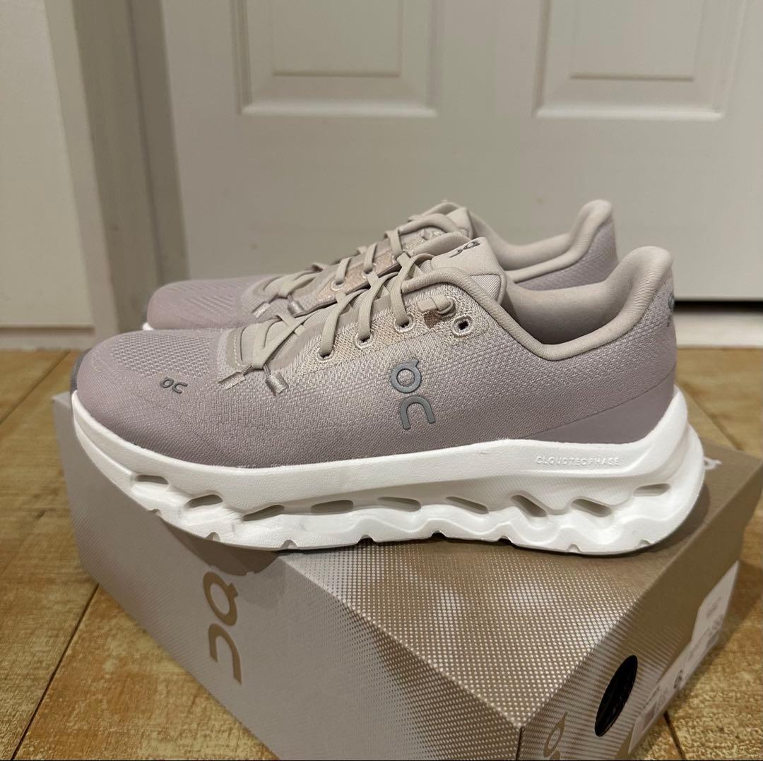 新品未使用　on Cloudtiit レディース 23.5cm 定価22000円
