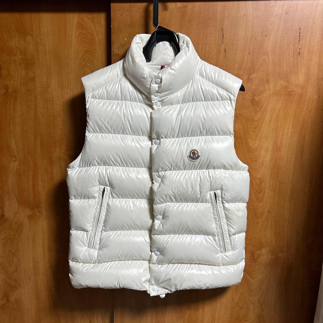 MONCLER ダウンベスト 白 サイズ2 未使用近 - メルカリ